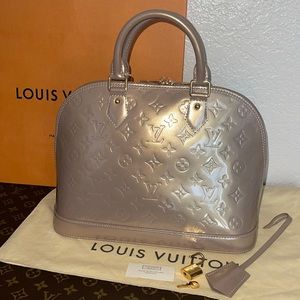 Authentic Louis Vuitton vernis Alma beige poudre